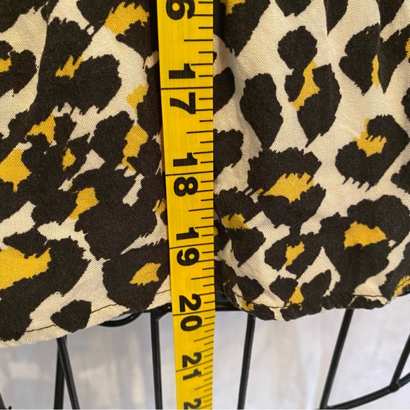 Banana Republic medium, V Neck top in animal print. - Picture 2 of 6